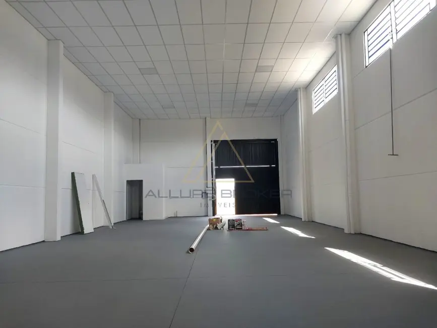 Foto 4 de Armazém / Galpão à venda e para alugar, 200m2 em Balneario Picarras - SC