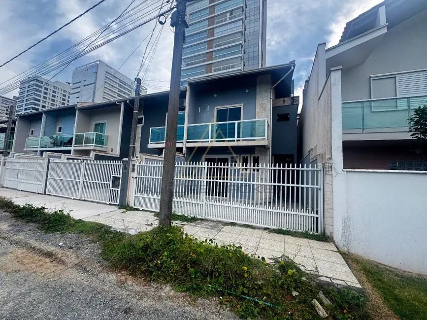 Foto 2 de Casa com 2 quartos para alugar, 80m2 em Balneario Picarras - SC