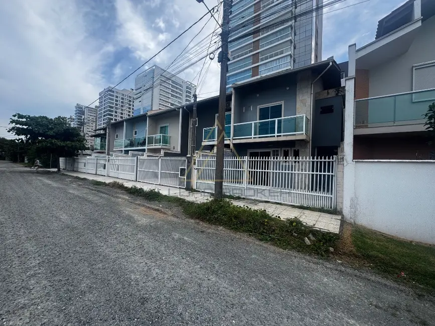 Foto 3 de Casa com 2 quartos para alugar, 80m2 em Balneario Picarras - SC