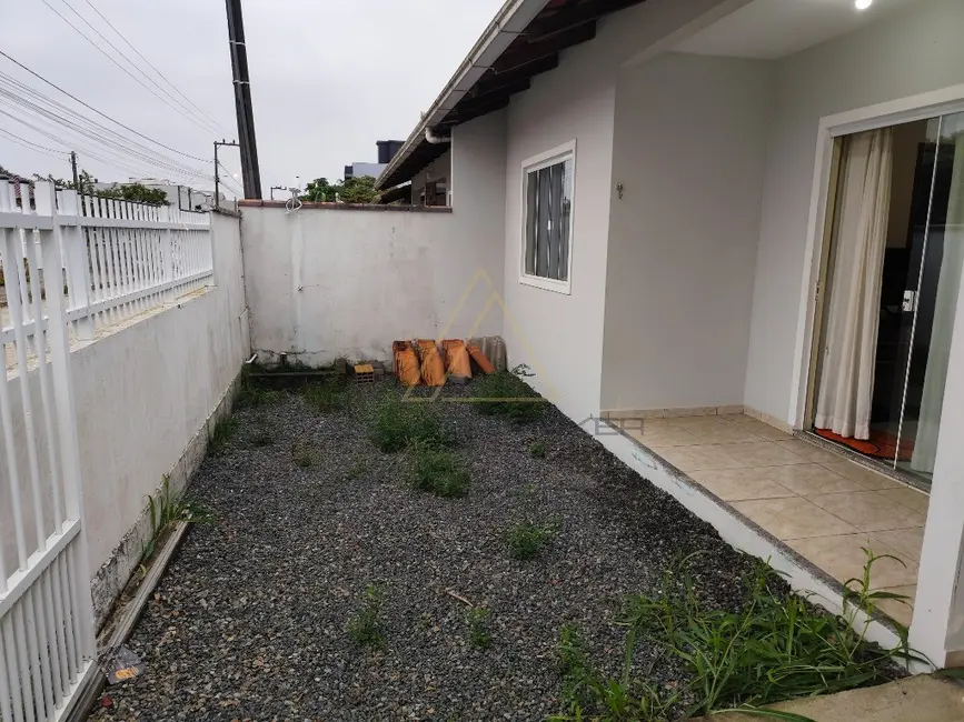 Casa com 2 quartos para alugar, 60m2 em Balneario Picarras - SC - imagem 3 Foto 3 de Casa com 2 quartos para alugar, 60m2 em Balneario Picarras - SC