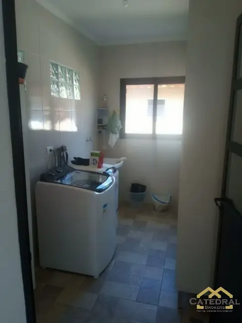 Foto 8 de Chácara com 3 quartos à venda, 220m2 em Tapirai - SP