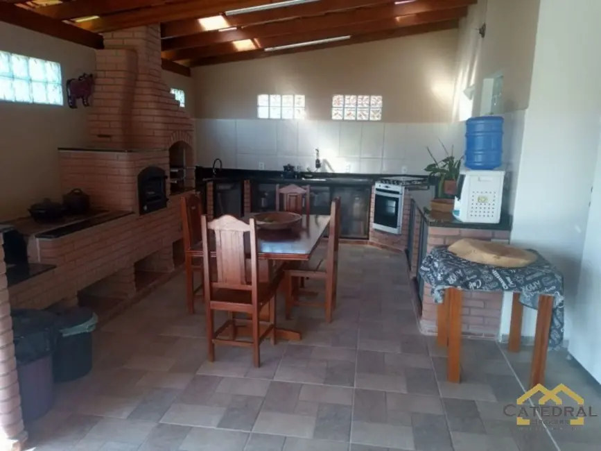 Foto 2 de Chácara com 3 quartos à venda, 220m2 em Tapirai - SP
