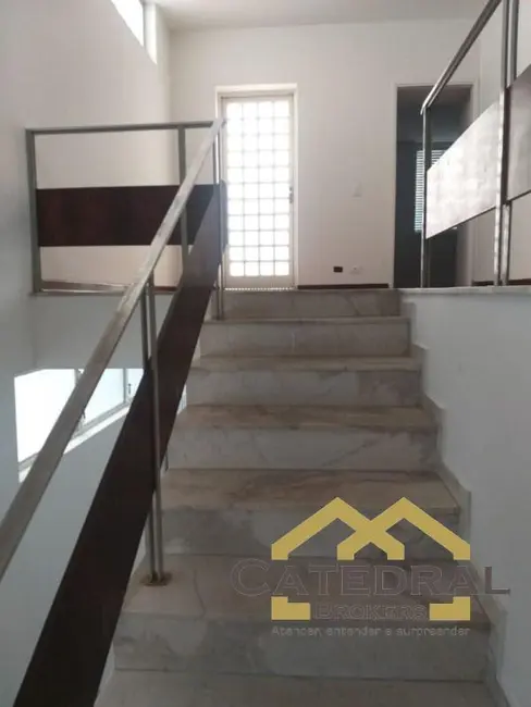 Foto 2 de Sobrado com 3 quartos à venda, 279m2 em Vila Vianelo, Jundiai - SP
