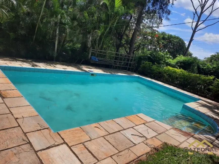 Chácara com 5 quartos à venda, 250m2 em Louveira - SP - imagem 2 Foto 2 de Chácara com 5 quartos à venda, 250m2 em Louveira - SP