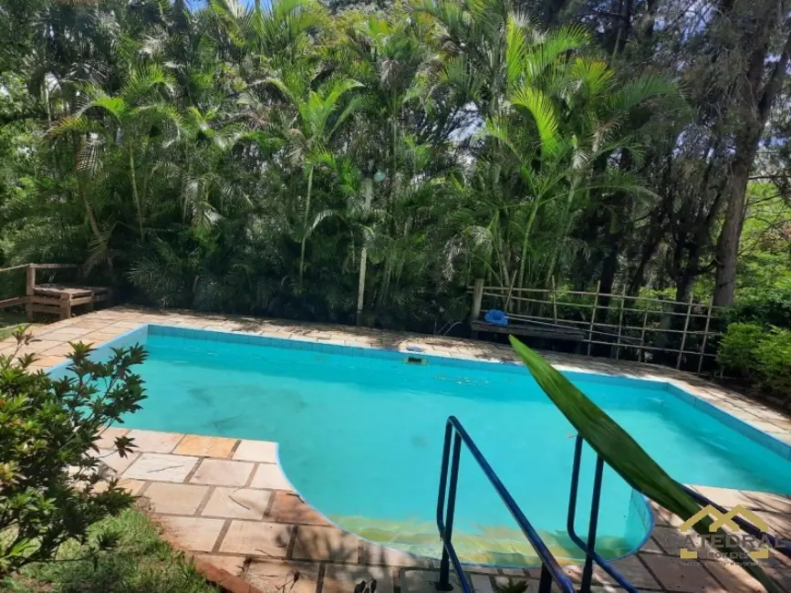 Chácara com 5 quartos à venda, 250m2 em Louveira - SP - imagem 1 Foto 1 de Chácara com 5 quartos à venda, 250m2 em Louveira - SP