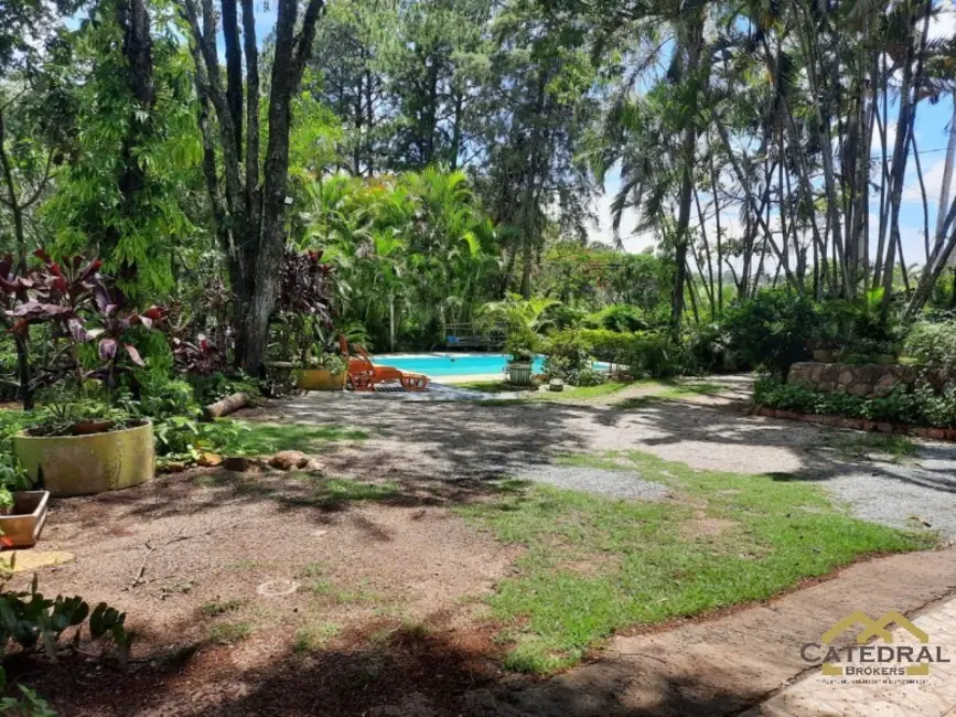 Chácara com 5 quartos à venda, 250m2 em Louveira - SP - imagem 3 Foto 3 de Chácara com 5 quartos à venda, 250m2 em Louveira - SP