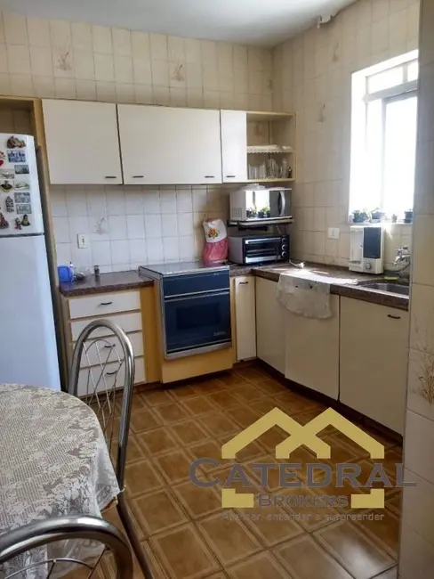 Sobrado com 3 quartos à venda e para alugar, 234m2 em Centro, Jundiai - SP - imagem 7 Foto 7 de Sobrado com 3 quartos à venda e para alugar, 234m2 em Centro, Jundiai - SP