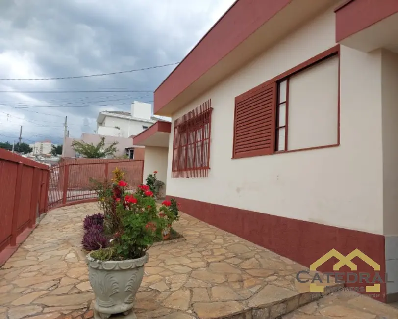 Casa com 3 quartos à venda, 345m2 em Jardim Pacaembu, Jundiai - SP - imagem 3 Foto 3 de Casa com 3 quartos à venda, 345m2 em Jardim Pacaembu, Jundiai - SP