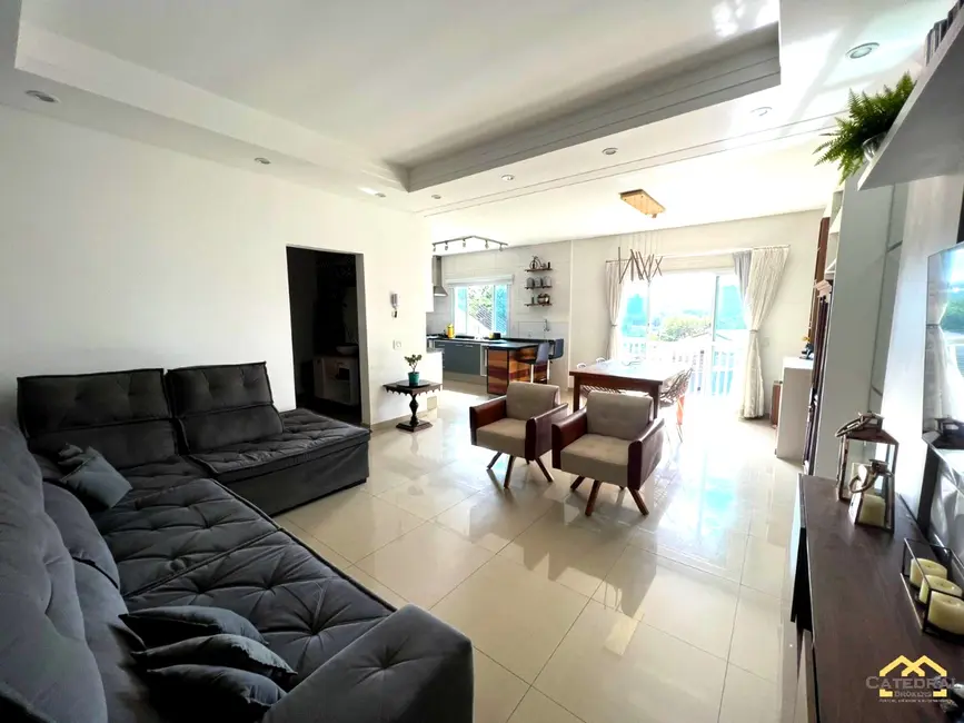 Foto 2 de Casa com 3 quartos para alugar, 207m2 em Retiro, Jundiai - SP