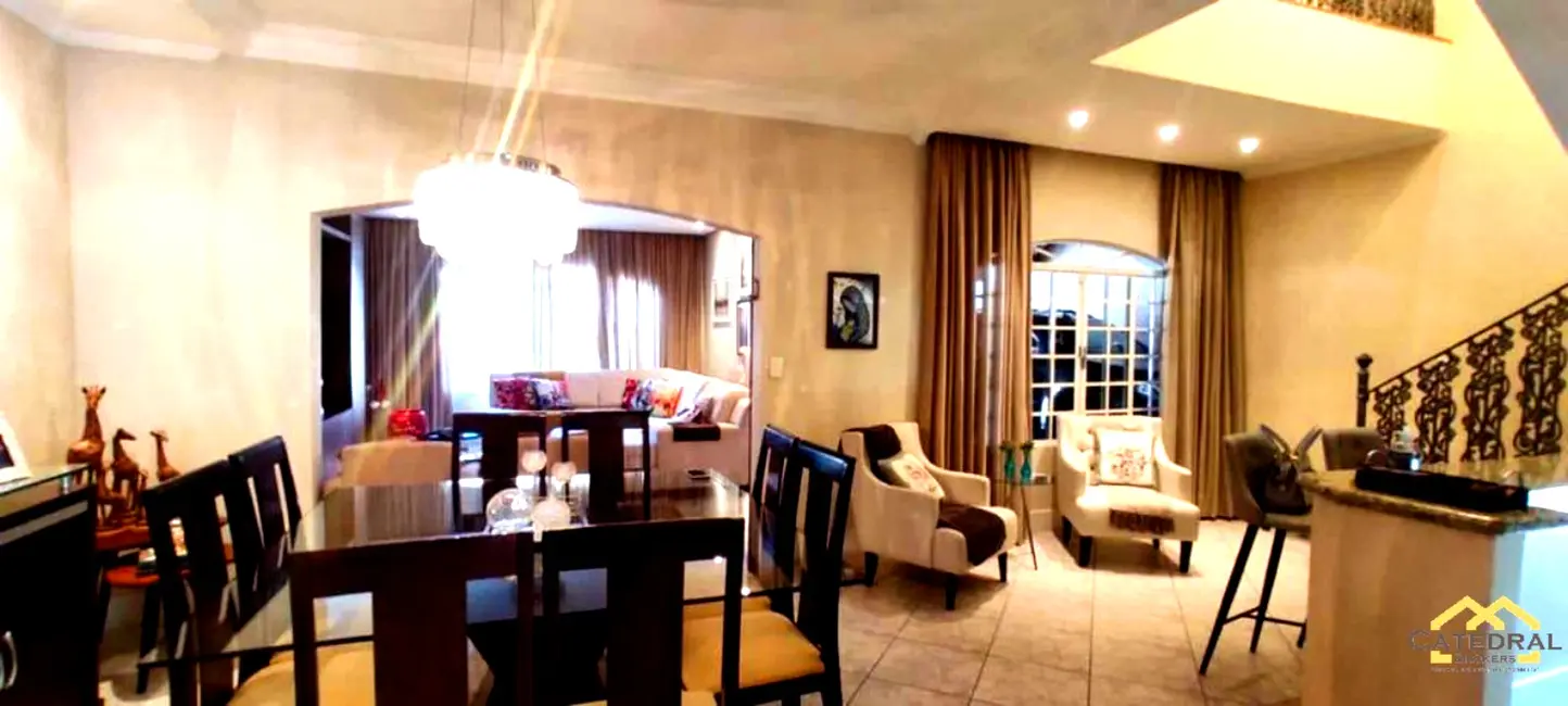 Foto 3 de Casa com 4 quartos à venda, 223m2 em Vila Comercial, Jundiai - SP