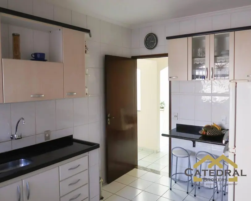 Foto 6 de Casa com 4 quartos para alugar, 232m2 em Caxambu, Jundiai - SP