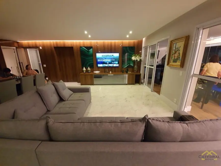 Apartamento com 3 quartos para alugar, 268m2 em Anhangabaú, Jundiai - SP - imagem 4 Foto 4 de Apartamento com 3 quartos para alugar, 268m2 em Anhangabaú, Jundiai - SP