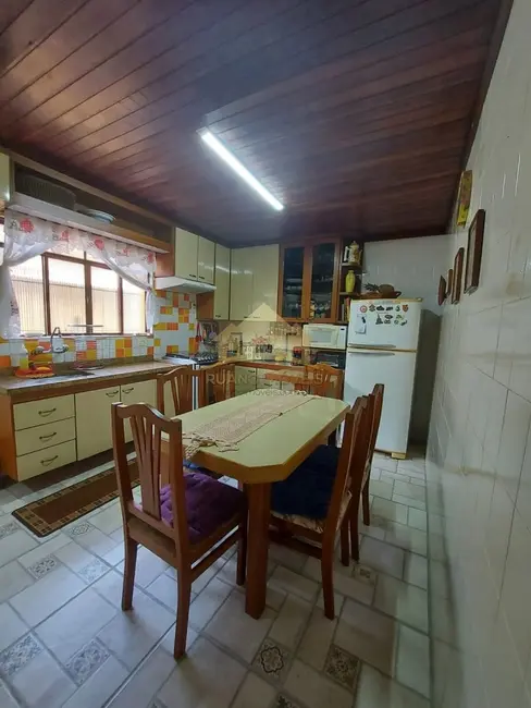 Sobrado com 4 quartos à venda, 160m2 em Cidade Líder, São Paulo - SP - imagem 8 Foto 8 de Sobrado com 4 quartos à venda, 160m2 em Cidade Líder, São Paulo - SP