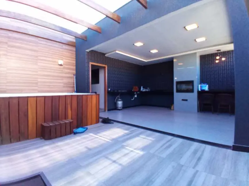 Foto 3 de Casa com 3 quartos à venda, 325m2 em Cabo Frio - RJ