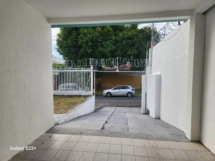 Foto 1 de Casa com 3 quartos para alugar, 250m2 em Compensa, Manaus - AM