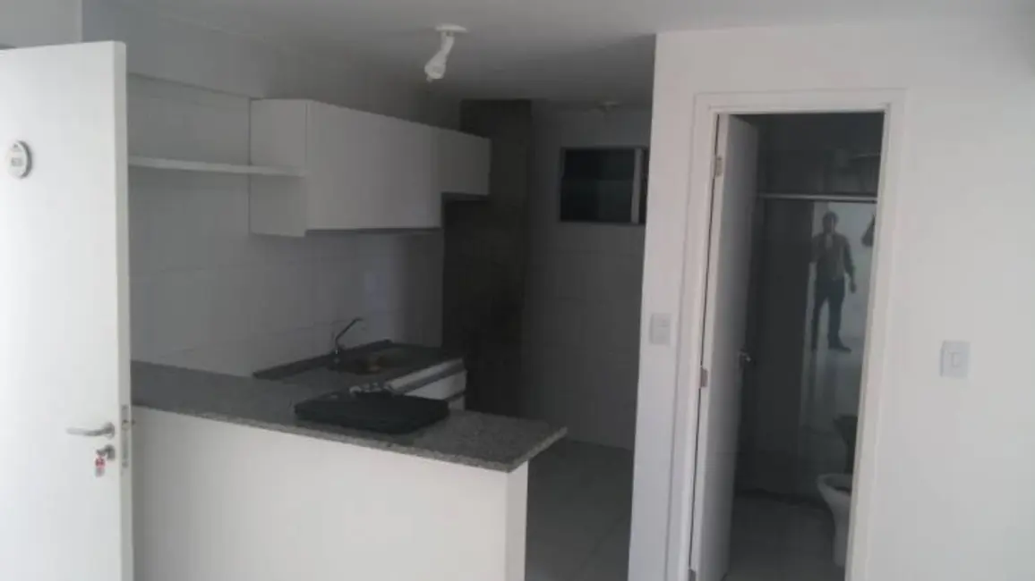 Foto 3 de Apartamento com 2 quartos para alugar, 47m2 em Boa Viagem, Recife - PE
