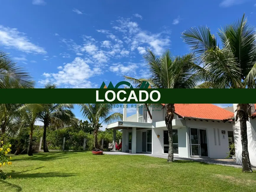Foto 1 de Casa com 4 quartos para alugar, 200m2 em Itapoa - SC