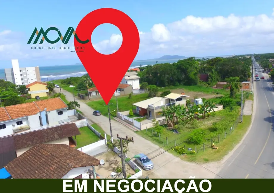Foto 1 de Terreno / Lote à venda, 450m2 em Itapoa - SC