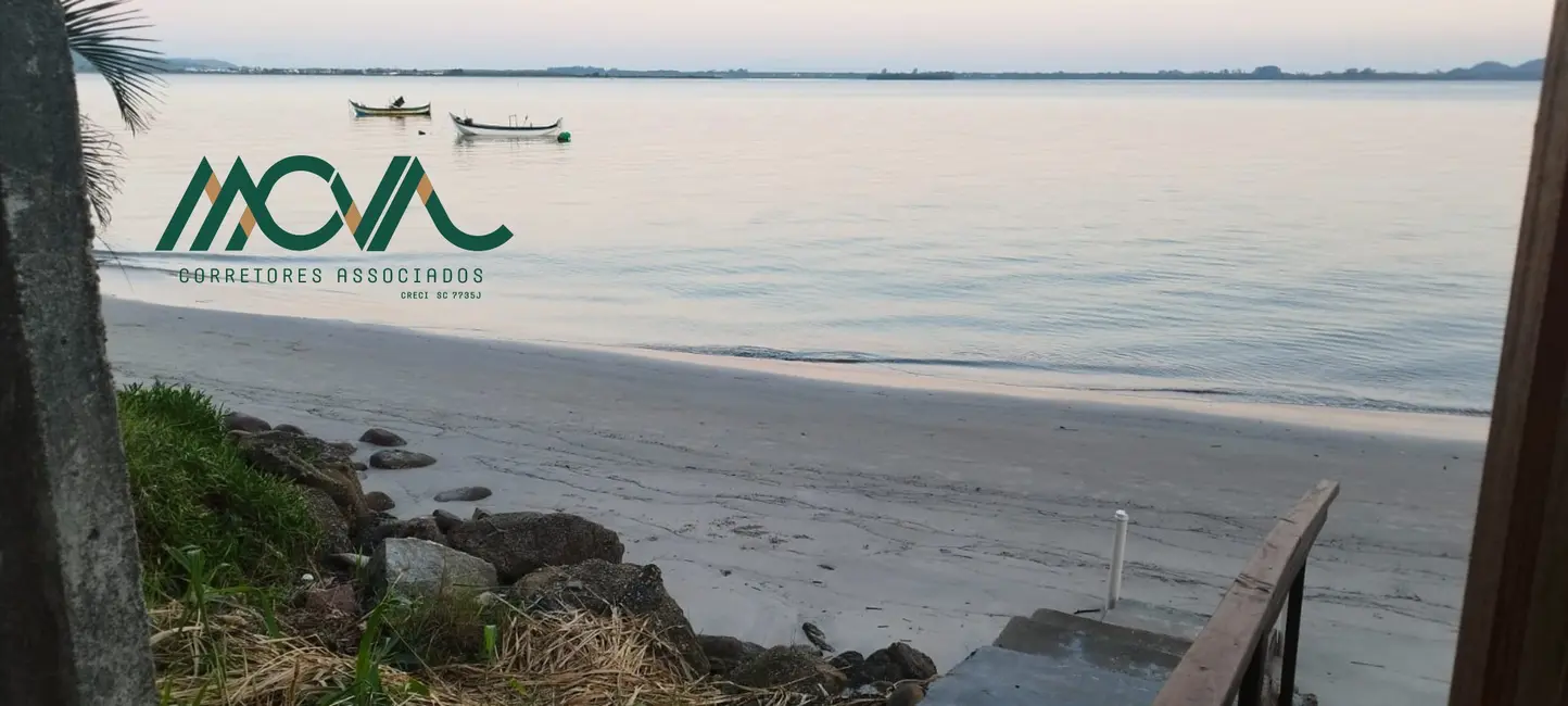 Foto 7 de Casa com 4 quartos para alugar, 149m2 em Itapoa - SC