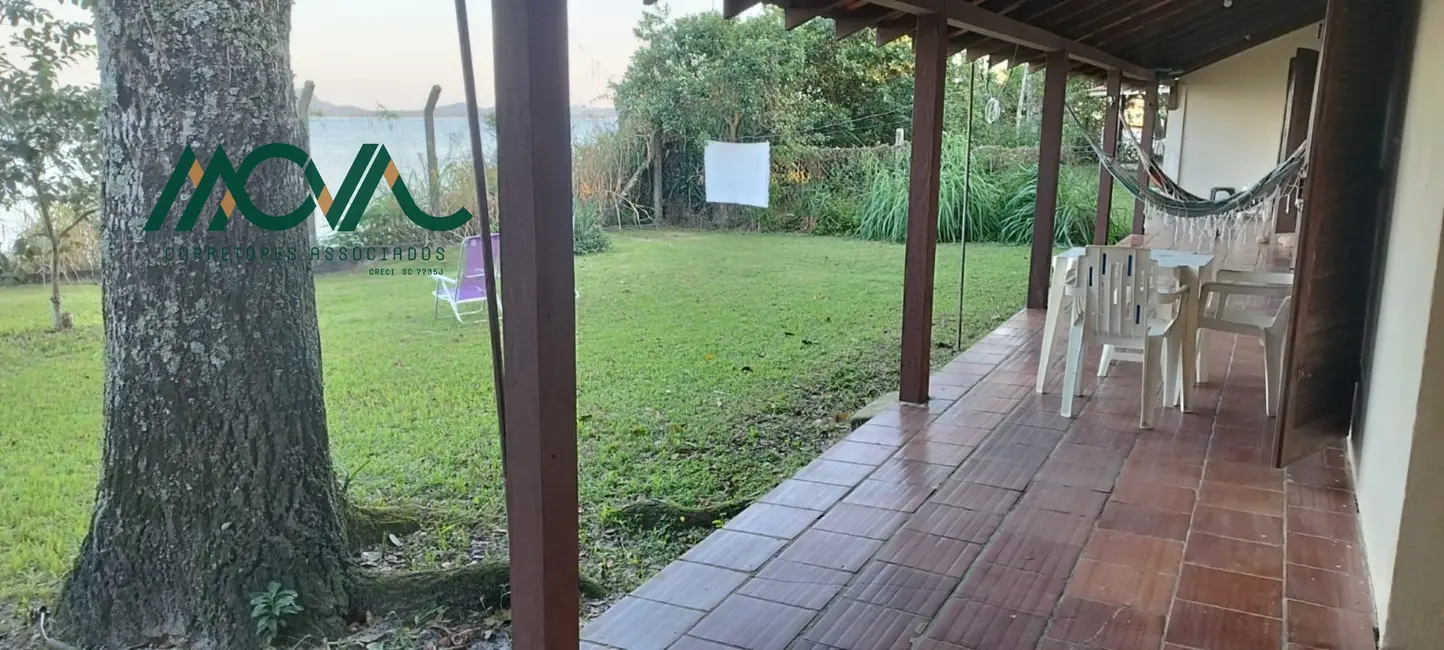 Foto 4 de Casa com 4 quartos para alugar, 149m2 em Itapoa - SC