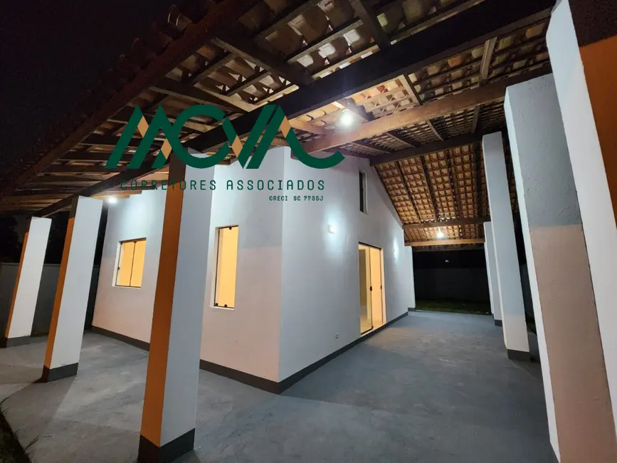 Foto 8 de Casa com 2 quartos para alugar, 80m2 em Itapoa - SC