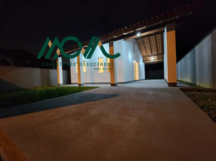 Foto 3 de Casa com 2 quartos para alugar, 80m2 em Itapoa - SC