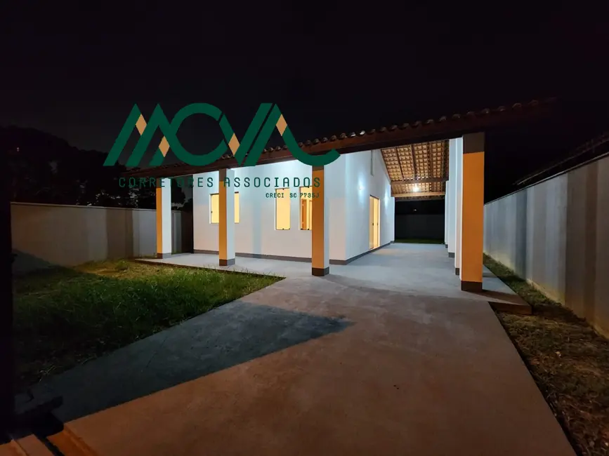 Foto 4 de Casa com 2 quartos para alugar, 80m2 em Itapoa - SC