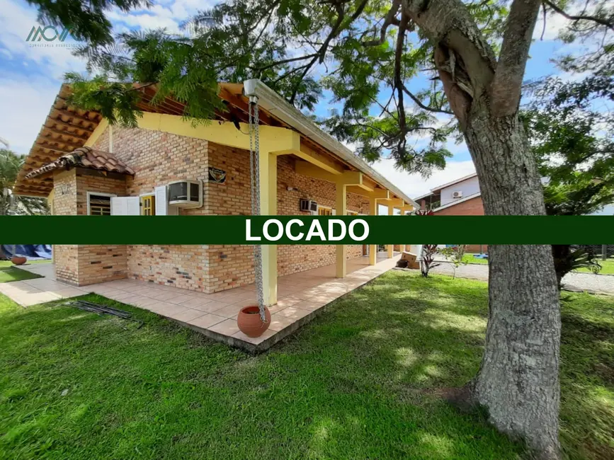 Foto 2 de Casa com 3 quartos para alugar, 246m2 em Itapoa - SC