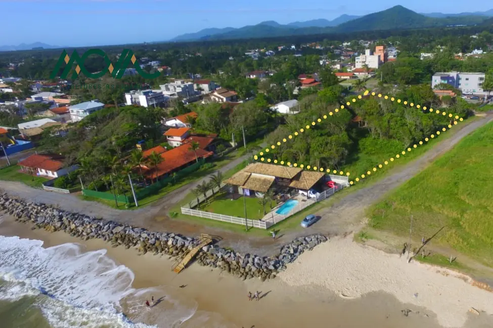 Foto 1 de Terreno / Lote à venda, 2620m2 em Itapoa - SC