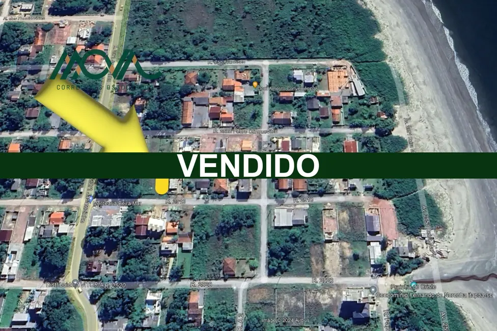 Foto 1 de Terreno / Lote à venda, 390m2 em Itapoa - SC