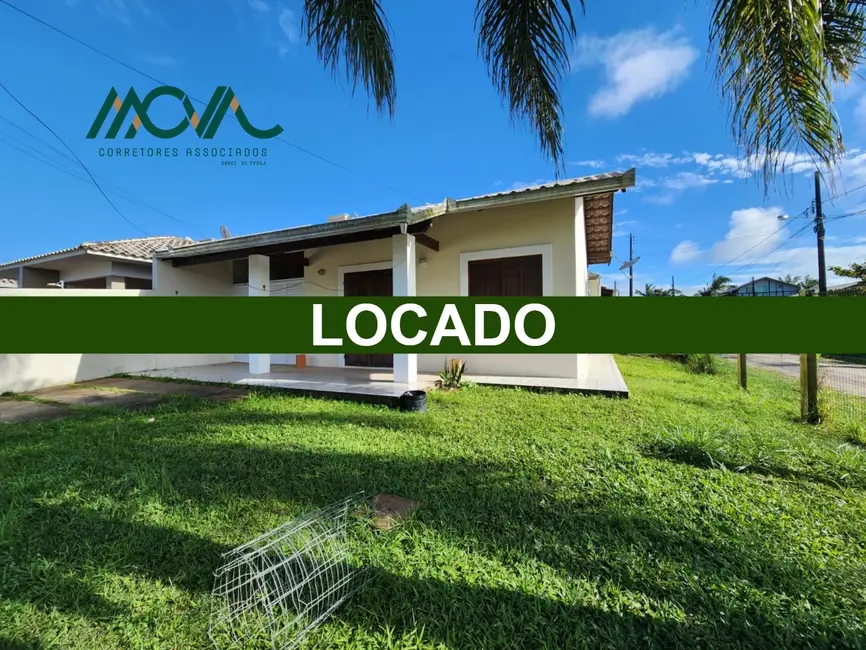 Foto 2 de Casa com 2 quartos para alugar, 68m2 em Itapoa - SC