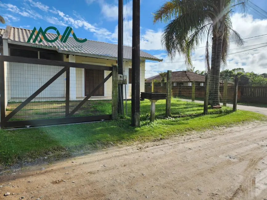 Foto 3 de Casa com 2 quartos para alugar, 68m2 em Itapoa - SC