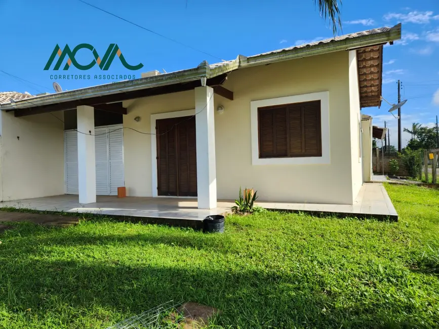 Foto 4 de Casa com 2 quartos para alugar, 68m2 em Itapoa - SC