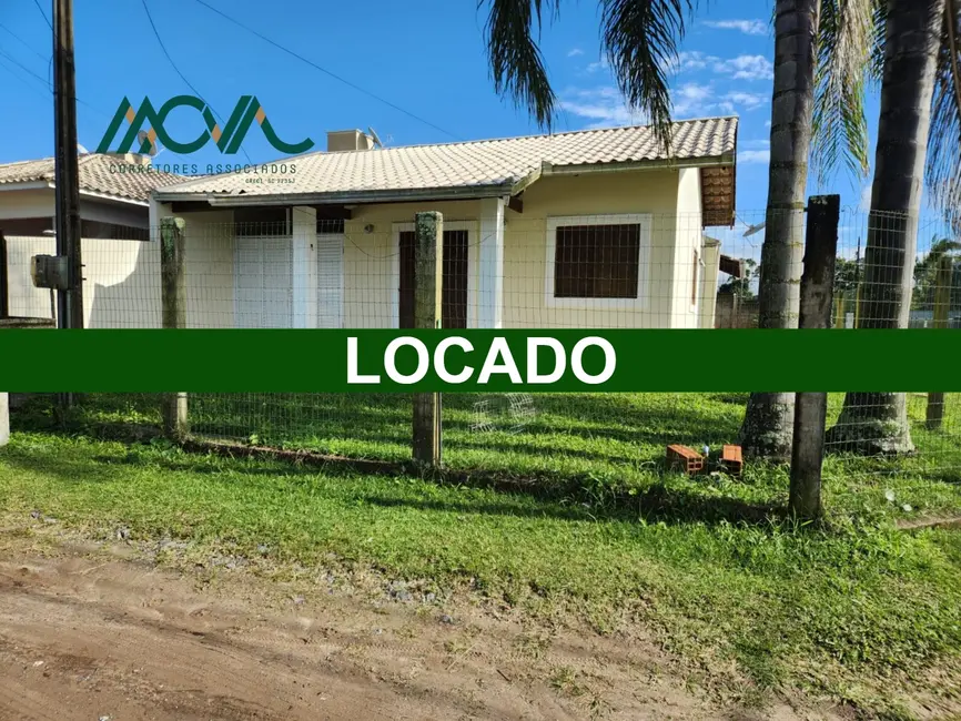 Foto 1 de Casa com 2 quartos para alugar, 68m2 em Itapoa - SC