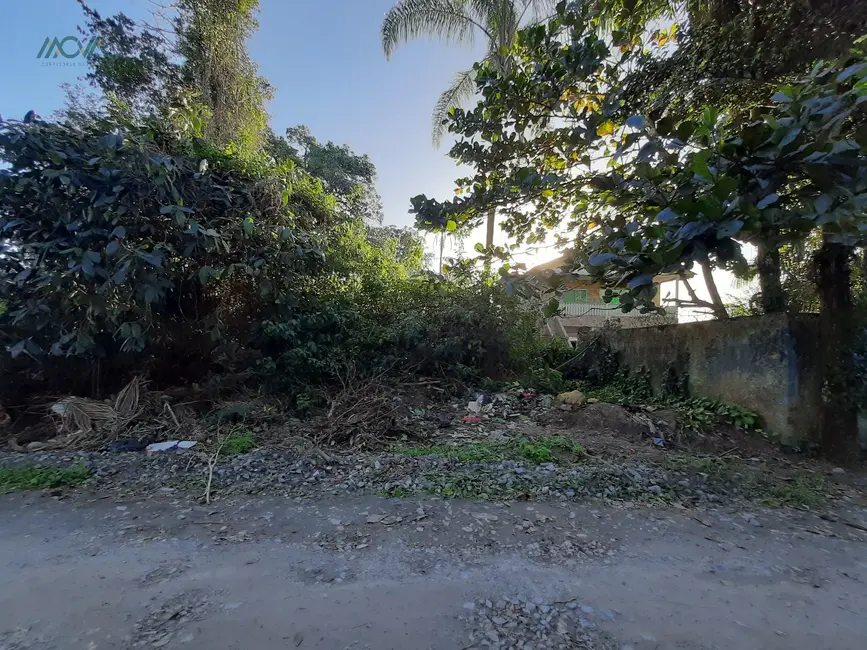 Foto 1 de Terreno / Lote à venda, 360m2 em Itapoa - SC