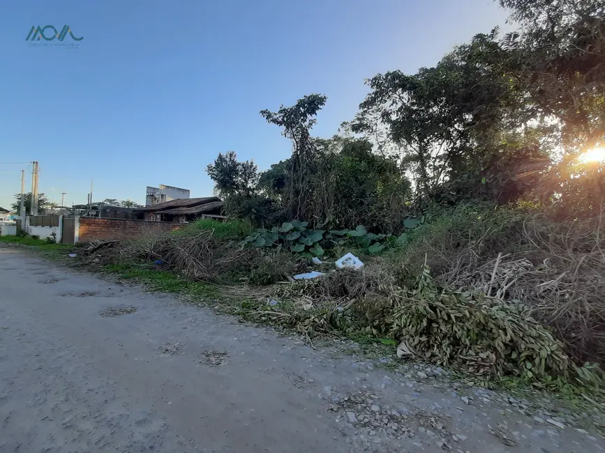 Foto 1 de Terreno / Lote à venda, 360m2 em Itapoa - SC