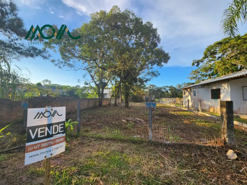 Foto 1 de Terreno / Lote à venda, 360m2 em Itapoa - SC
