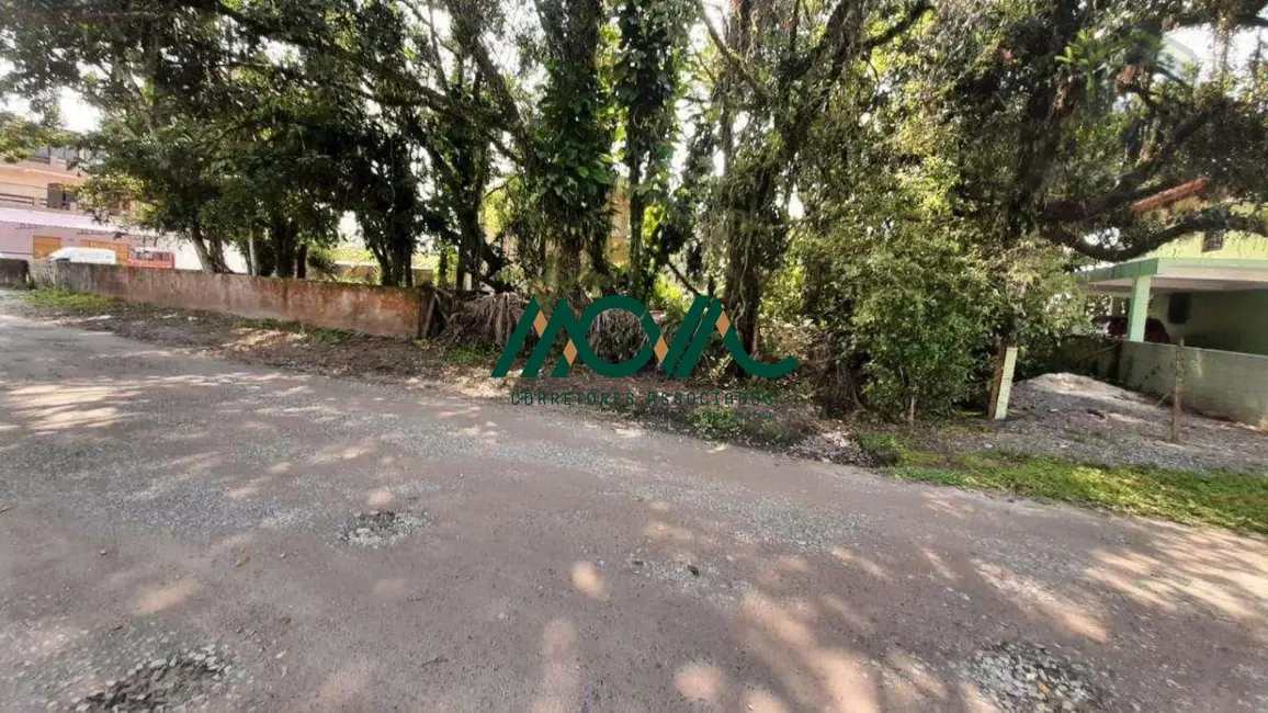 Foto 2 de Terreno / Lote à venda, 375m2 em Itapoa - SC