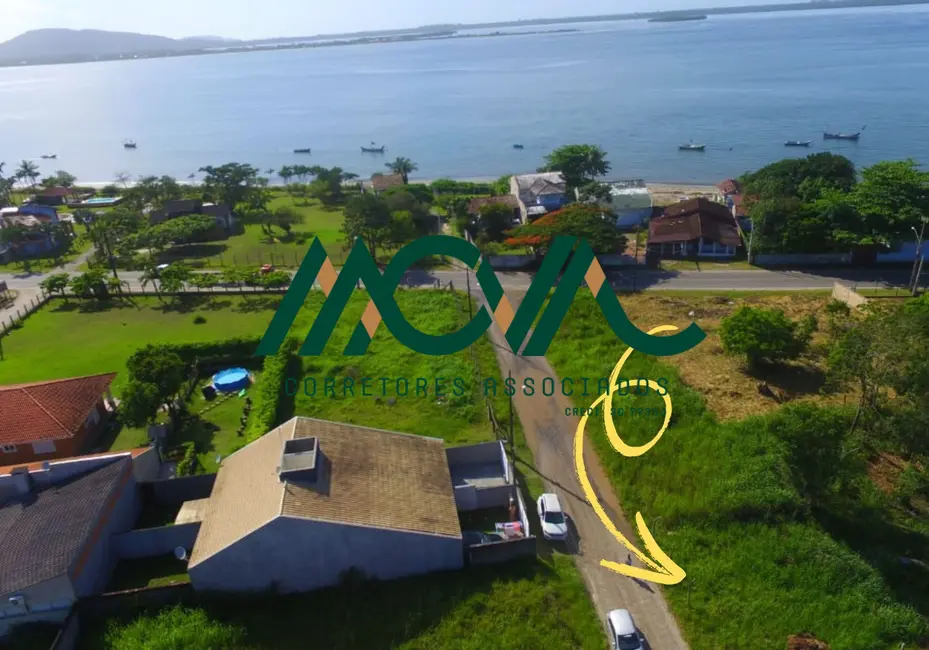 Foto 2 de Terreno / Lote à venda, 360m2 em Itapoa - SC