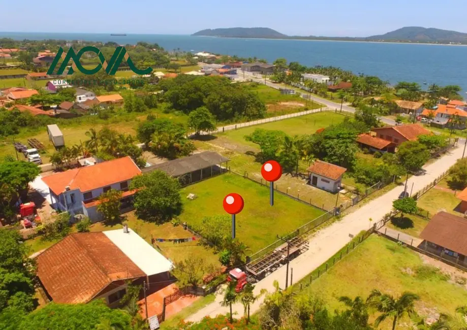 Foto 1 de Terreno / Lote à venda, 720m2 em Itapoa - SC