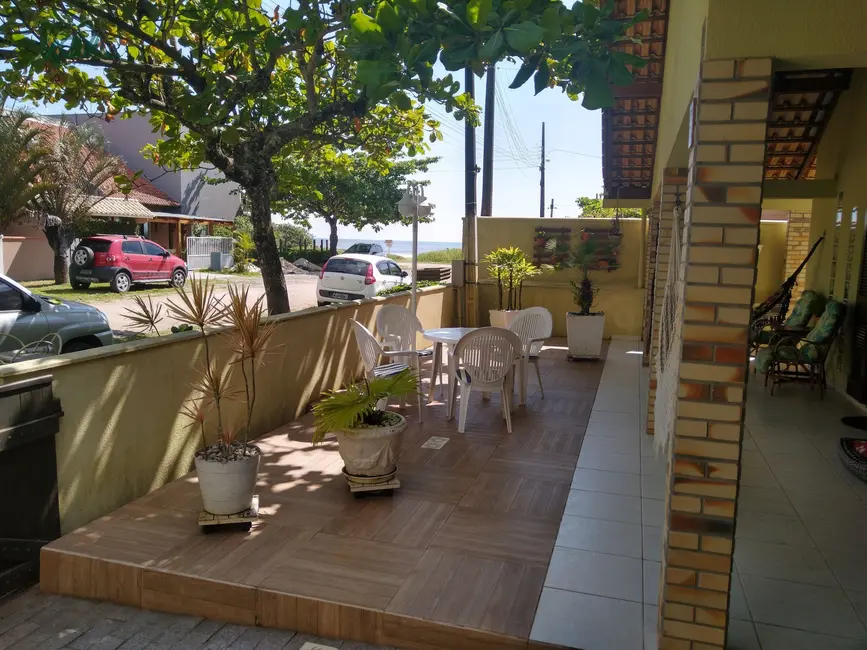 Foto 2 de Casa com 5 quartos à venda, 197m2 em Itapoa - SC