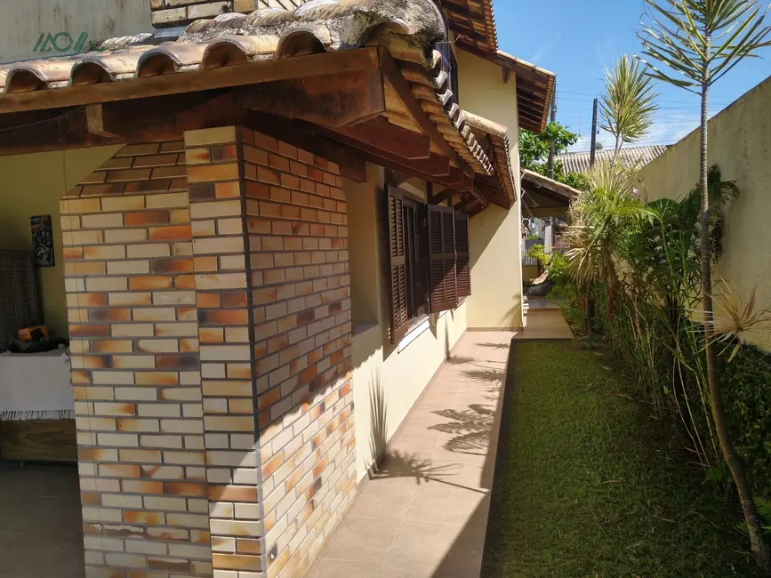 Foto 9 de Casa com 5 quartos à venda, 197m2 em Itapoa - SC