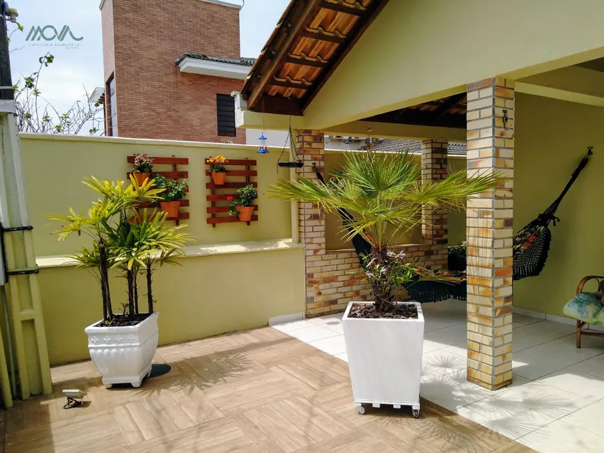 Foto 3 de Casa com 5 quartos à venda, 197m2 em Itapoa - SC