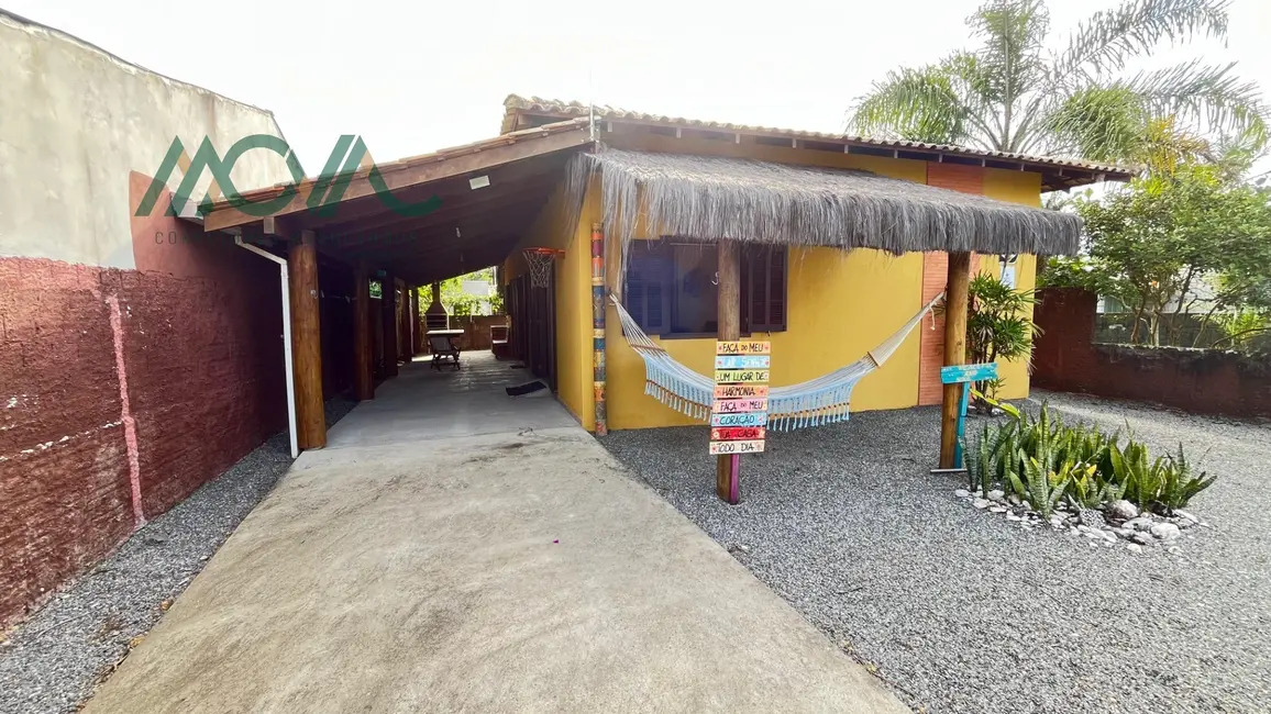 Foto 1 de Casa com 3 quartos à venda, 130m2 em Itapoa - SC