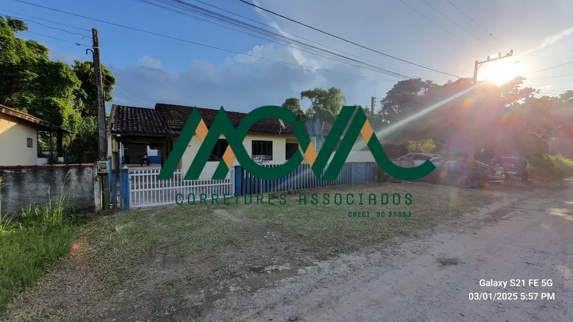 Foto 4 de Casa com 3 quartos para alugar, 90m2 em Itapoa - SC