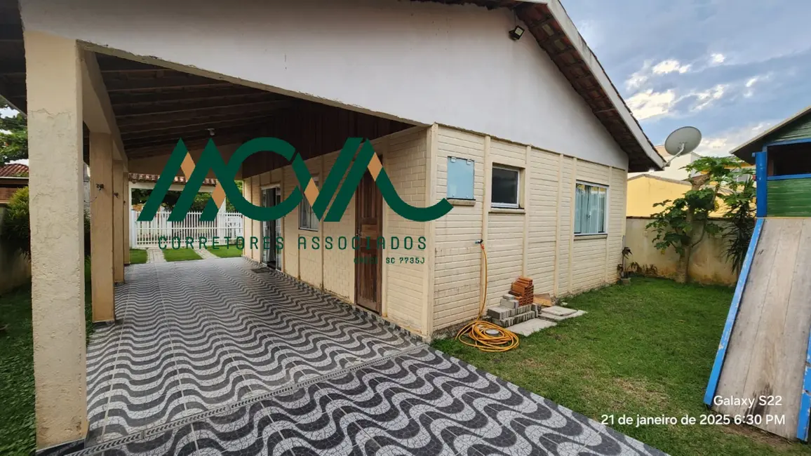 Foto 9 de Casa com 4 quartos para alugar, 141m2 em Itapoa - SC