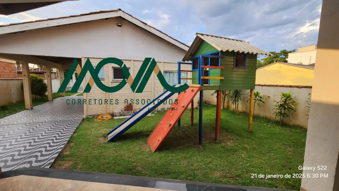 Foto 5 de Casa com 4 quartos para alugar, 141m2 em Itapoa - SC