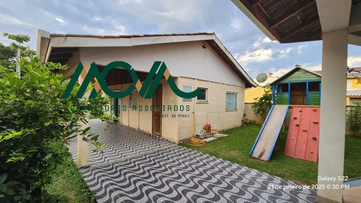 Foto 8 de Casa com 4 quartos para alugar, 141m2 em Itapoa - SC