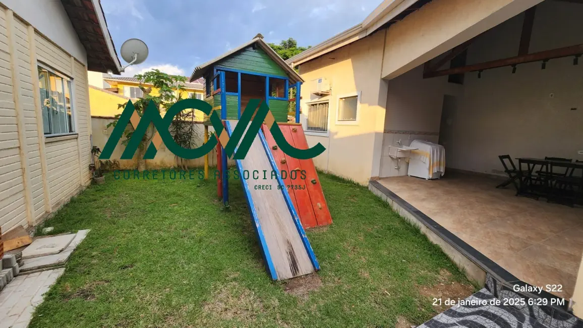 Foto 4 de Casa com 4 quartos para alugar, 141m2 em Itapoa - SC