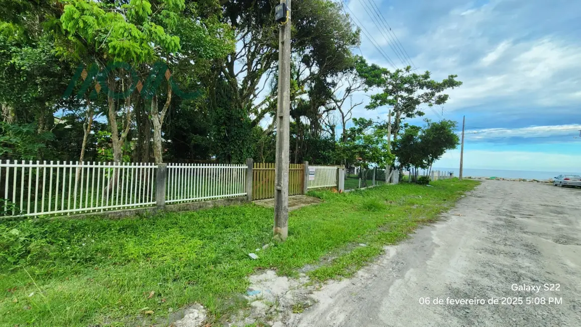 Foto 2 de Terreno / Lote à venda, 384m2 em Itapoa - SC